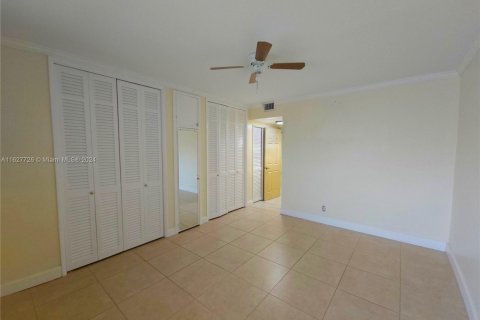 Copropriété à vendre à North Miami Beach, Floride: 2 chambres, 98.94 m2 № 1281893 - photo 19