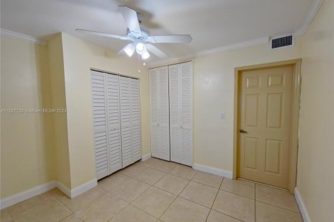 Copropriété à vendre à North Miami Beach, Floride: 2 chambres, 98.94 m2 № 1281893 - photo 24