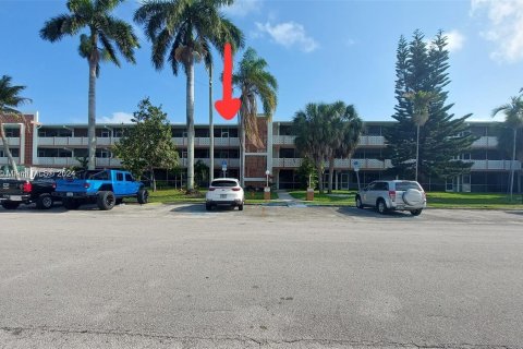 Copropriété à vendre à North Miami Beach, Floride: 2 chambres, 98.94 m2 № 1281893 - photo 1