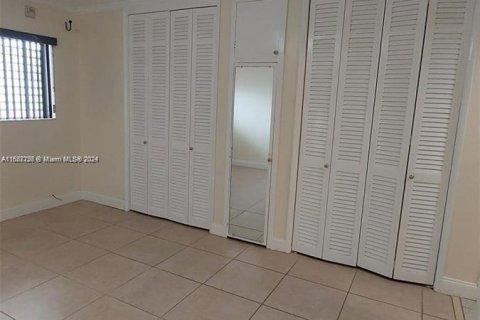 Condo in North Miami Beach, Florida, 2 bedrooms  № 1281893 - photo 9