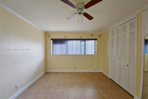 Condo in North Miami Beach, Florida, 2 bedrooms  № 1281893 - photo 18