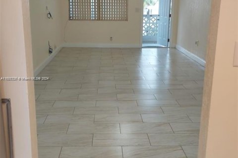 Copropriété à vendre à North Miami Beach, Floride: 2 chambres, 98.94 m2 № 1281893 - photo 4