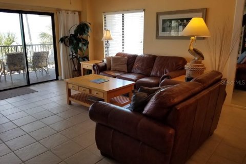 Condo in Madeira Beach, Florida, 3 bedrooms  № 251598 - photo 24