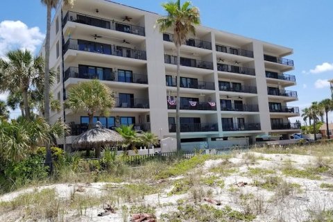 Condo in Madeira Beach, Florida, 3 bedrooms  № 251598 - photo 2