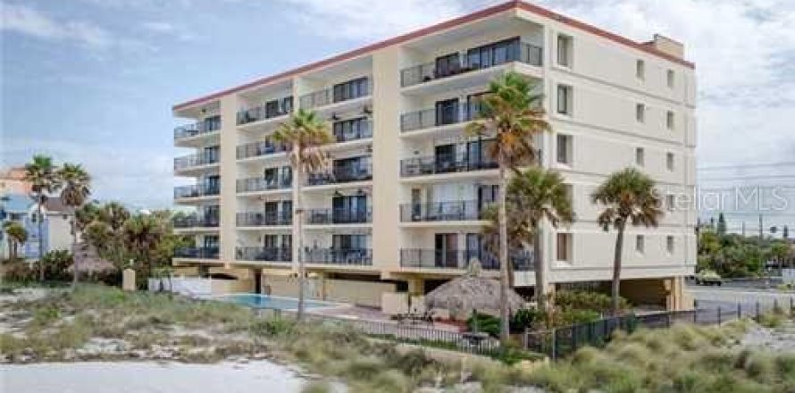 Condominio en Madeira Beach, Florida, 3 dormitorios  № 251598