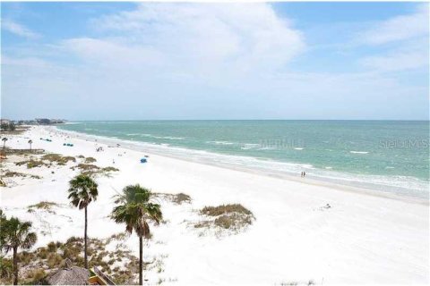 Condo in Madeira Beach, Florida, 3 bedrooms  № 251598 - photo 5