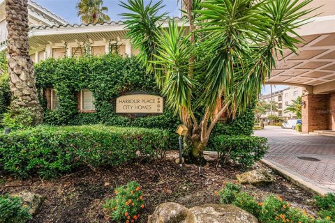 Condo in Tampa, Florida, 1 bedroom  № 1343399 - photo 2