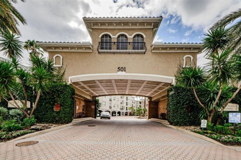 Condo in Tampa, Florida, 1 bedroom  № 1343399 - photo 1