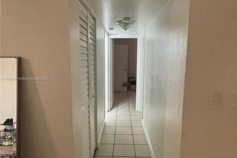 Condominio en venta en North Miami, Florida, 2 dormitorios, 88.63 m2 № 936335 - foto 13