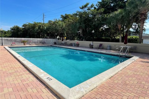 Condominio en venta en North Miami, Florida, 2 dormitorios, 88.63 m2 № 936335 - foto 25