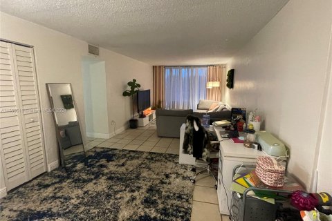 Condominio en venta en North Miami, Florida, 2 dormitorios, 88.63 m2 № 936335 - foto 4