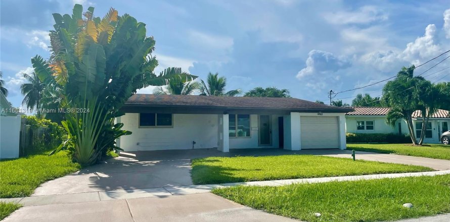 Casa en Dania Beach, Florida 4 dormitorios, 143.35 m2 № 1372697