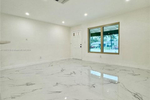 Casa en venta en Dania Beach, Florida, 4 dormitorios, 143.35 m2 № 1372697 - foto 4