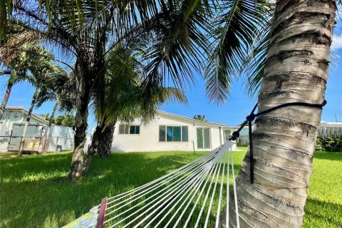 Villa ou maison à vendre à Dania Beach, Floride: 4 chambres, 143.35 m2 № 1372697 - photo 19