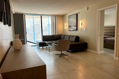 Condo in Sunny Isles Beach, Florida, 2 bedrooms  № 1372696 - photo 17