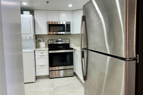 Condo in Sunny Isles Beach, Florida, 2 bedrooms  № 1372696 - photo 1