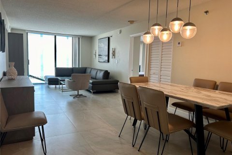 Condo in Sunny Isles Beach, Florida, 2 bedrooms  № 1372696 - photo 16