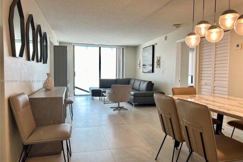 Condo in Sunny Isles Beach, Florida, 2 bedrooms  № 1372696 - photo 15