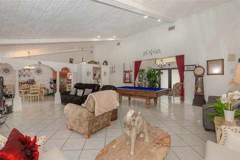 Casa en venta en Lauderhill, Florida, 4 dormitorios, 204.11 m2 № 1372692 - foto 4