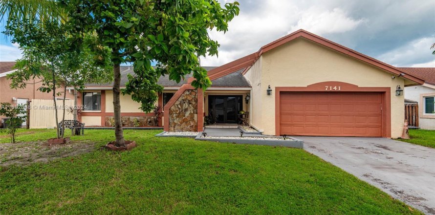 Casa en Lauderhill, Florida 4 dormitorios, 204.11 m2 № 1372692