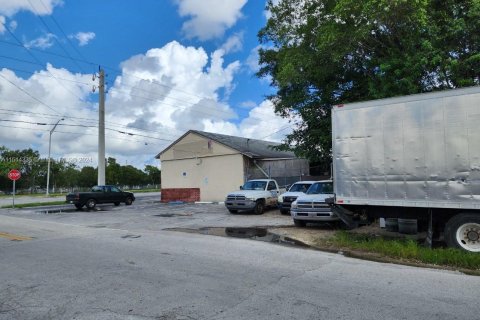 Commercial property in Miami, Florida № 948710 - photo 5