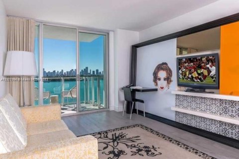 Condo in Miami Beach, Florida, 2 bedrooms  № 210246 - photo 4