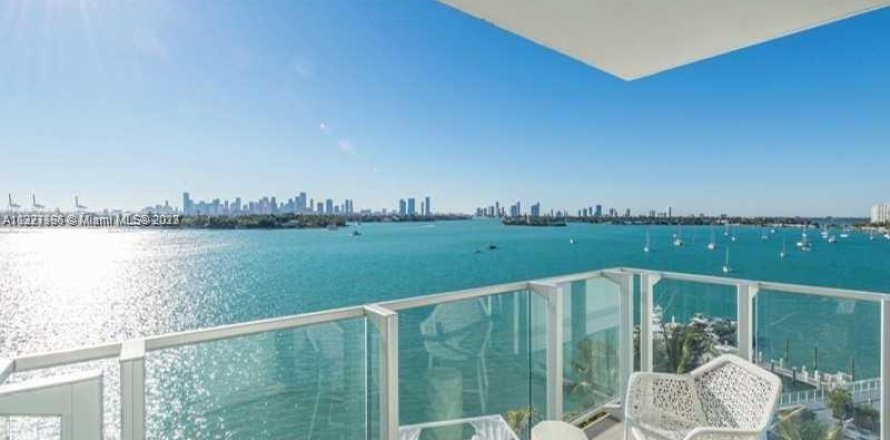 Condo in Miami Beach, Florida, 2 bedrooms  № 210246