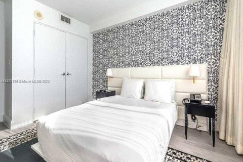 Condo in Miami Beach, Florida, 1 bedroom  № 210249 - photo 2