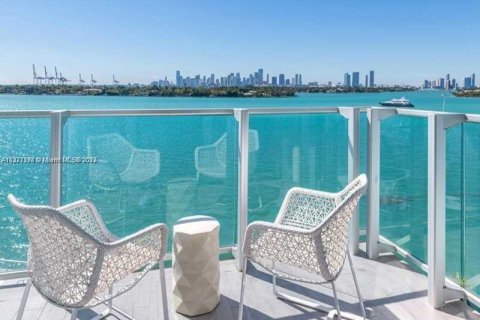 Condo in Miami Beach, Florida, 1 bedroom  № 210249 - photo 6