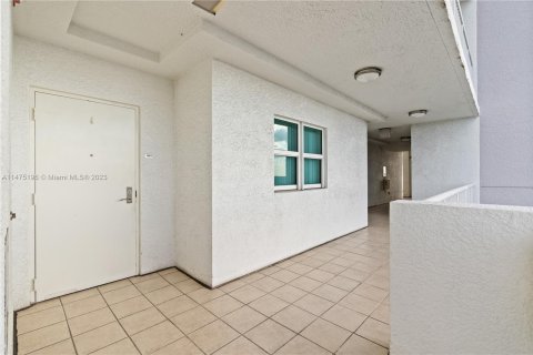 Купить кондоминиум в Норт-Майами, Флорида 3 спальни, 167.32м2, № 785260 - фото 3