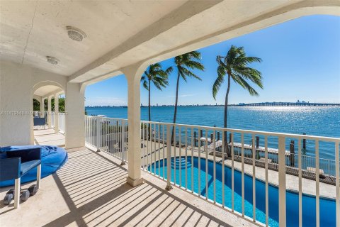 Villa ou maison à vendre à Miami, Floride: 8 chambres, 723.15 m2 № 785261 - photo 8