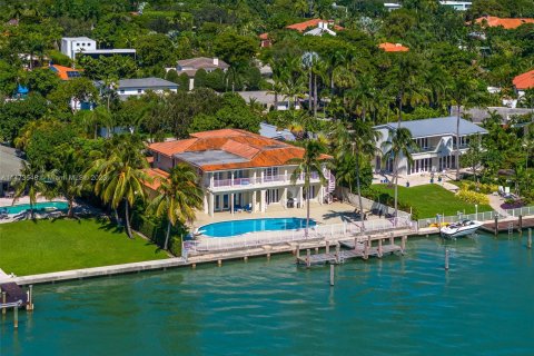 Villa ou maison à vendre à Miami, Floride: 8 chambres, 723.15 m2 № 785261 - photo 4