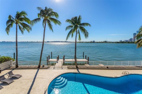 Villa ou maison à vendre à Miami, Floride: 8 chambres, 723.15 m2 № 785261 - photo 5