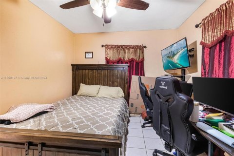 Casa en venta en North Miami, Florida, 5 dormitorios, 228.54 m2 № 1092536 - foto 17