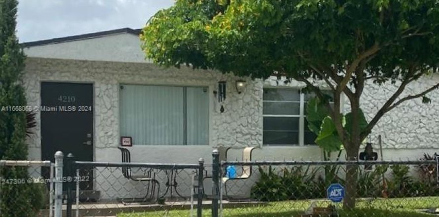 House in West Park, Florida 3 bedrooms, 130.99 sq.m. № 1387763