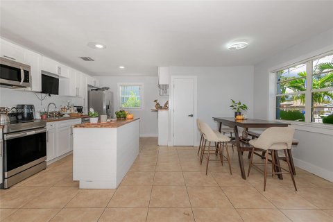 House in West Park, Florida 3 bedrooms, 130.99 sq.m. № 1387763 - photo 4