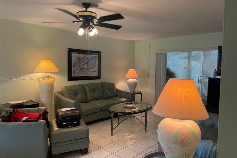 Condo in Hallandale Beach, Florida, 1 bedroom  № 1362695 - photo 7