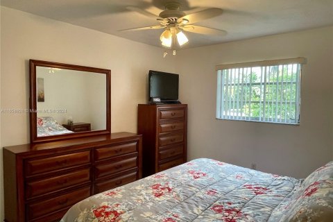 Condo in Hallandale Beach, Florida, 1 bedroom  № 1362695 - photo 10