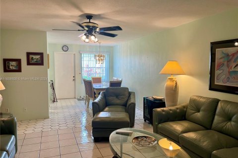 Condo in Hallandale Beach, Florida, 1 bedroom  № 1362695 - photo 4