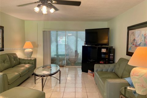 Copropriété à vendre à Hallandale Beach, Floride: 1 chambre, 66.89 m2 № 1362695 - photo 3