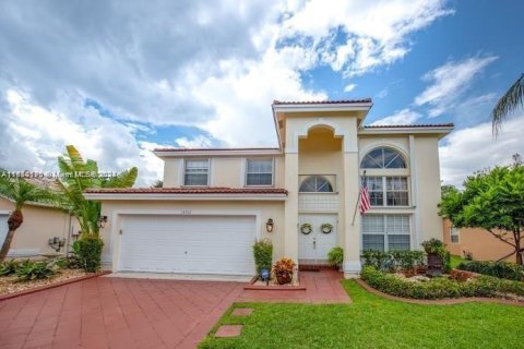 Casa en alquiler en Sunrise, Florida, 4 dormitorios, 242.01 m2 № 1387805 - foto 1