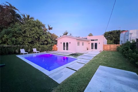 Casa en venta en Miami, Florida, 4 dormitorios, 181.35 m2 № 1387762 - foto 1