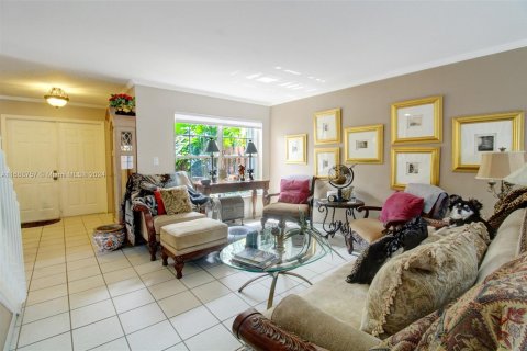 Villa ou maison à vendre à Miami, Floride: 4 chambres, 209.49 m2 № 1387765 - photo 7