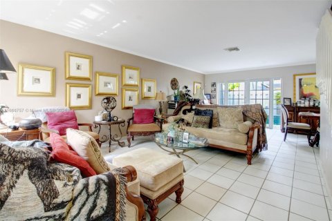 Villa ou maison à vendre à Miami, Floride: 4 chambres, 209.49 m2 № 1387765 - photo 6