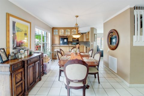 House in Miami, Florida 4 bedrooms, 209.49 sq.m. № 1387765 - photo 8