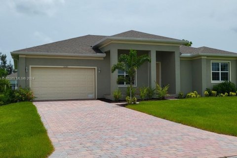 House in Port Charlotte, Florida 3 bedrooms, 204.01 sq.m. № 1270800 - photo 2