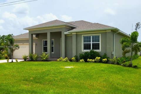 House in Port Charlotte, Florida 3 bedrooms, 204.01 sq.m. № 1270800 - photo 1