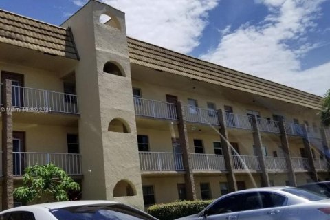 Condo in Sunrise, Florida, 2 bedrooms  № 1281054 - photo 7