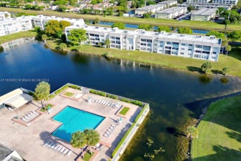 Condo in Sunrise, Florida, 2 bedrooms  № 1281054 - photo 23