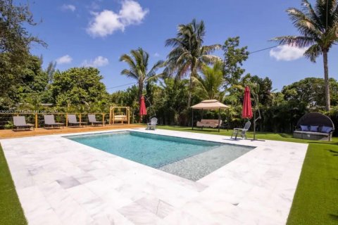 Casa en venta en Biscayne Park, Florida, 4 dormitorios, 188.03 m2 № 1281012 - foto 1